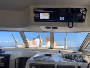 How Yachts &ldquo;See&rdquo; Underwater: Echo Sounders and Safe Sea Adventures